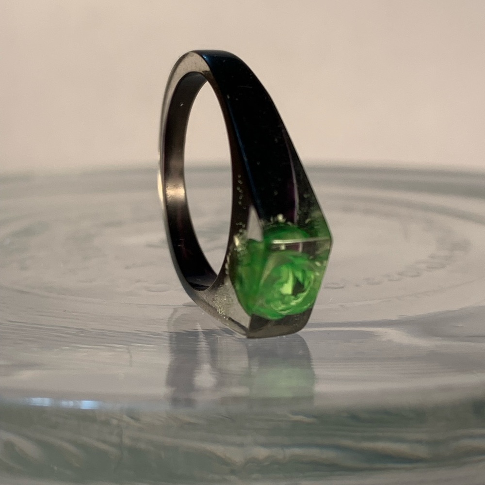 New vintage green rose flower bud ring acrylic black